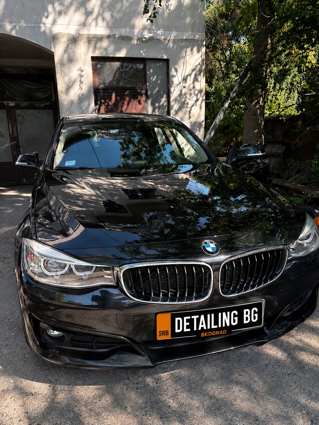 Crni BMW posle pranja