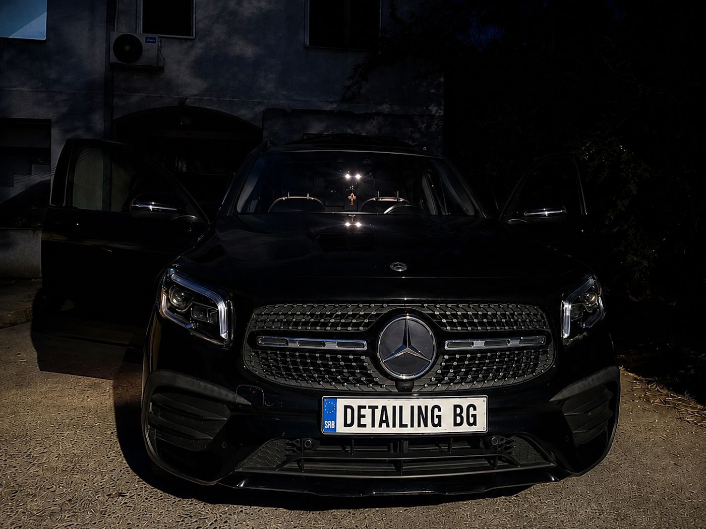 Crni Mercedes posle pranja